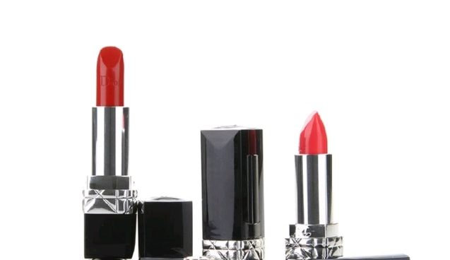 市民投诉迪奥口红竟有黑色不明物 在专营店丝芙兰购买