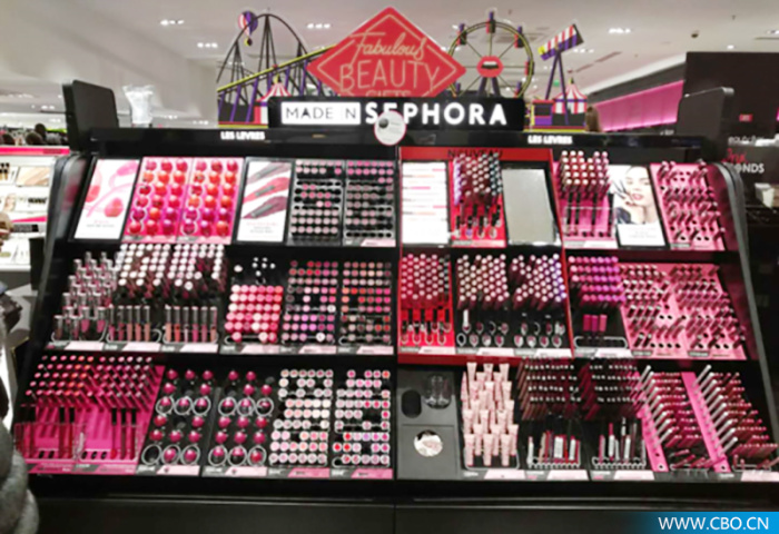 (sephora(丝芙兰)店入口处:自有品牌口红专柜)