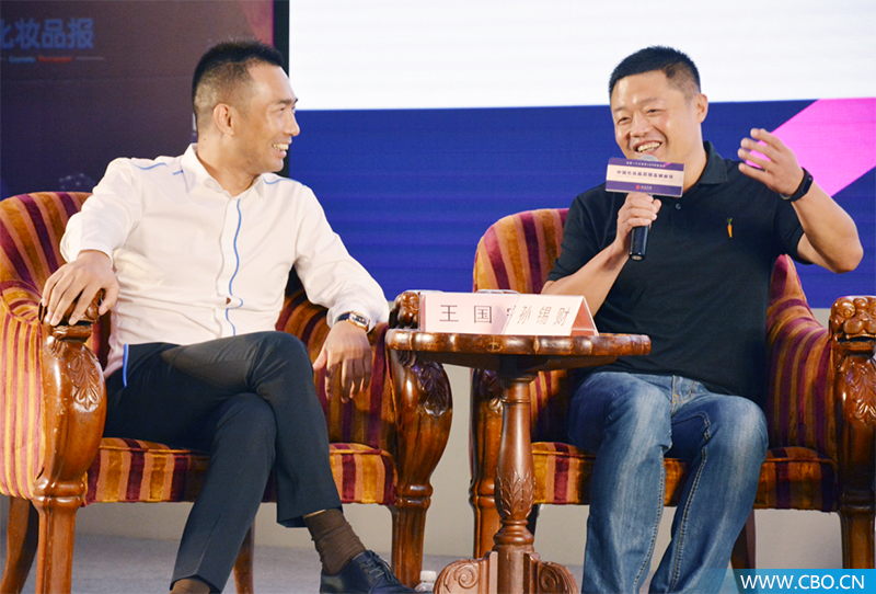 聂峰辉为何"怒摔"王国安手机?让我们回到这场对话现场