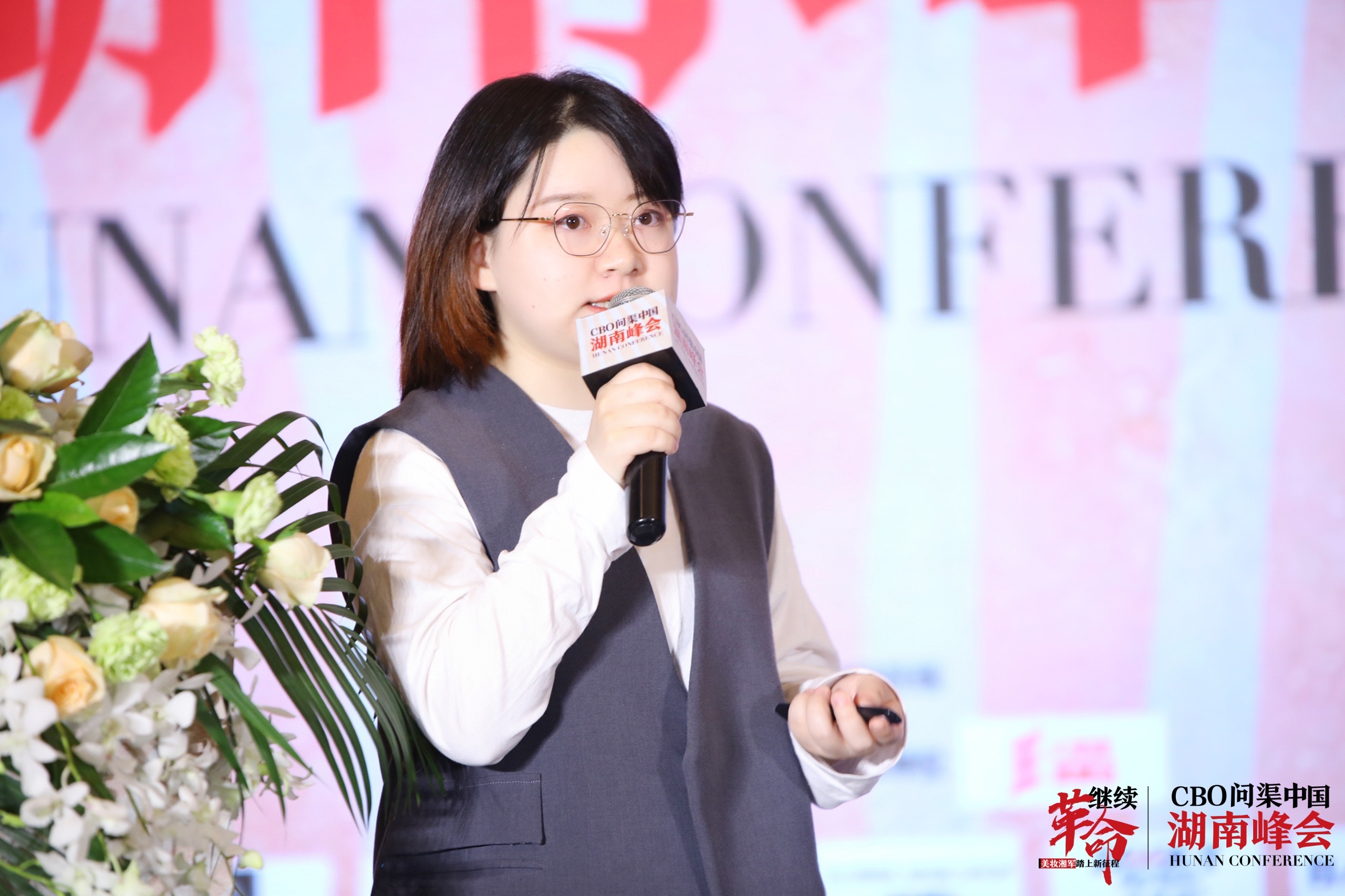 羽聯(lián)總決賽：鄭思維/黃雅瓊2-0中國臺(tái)北組合，以小組第二出線！